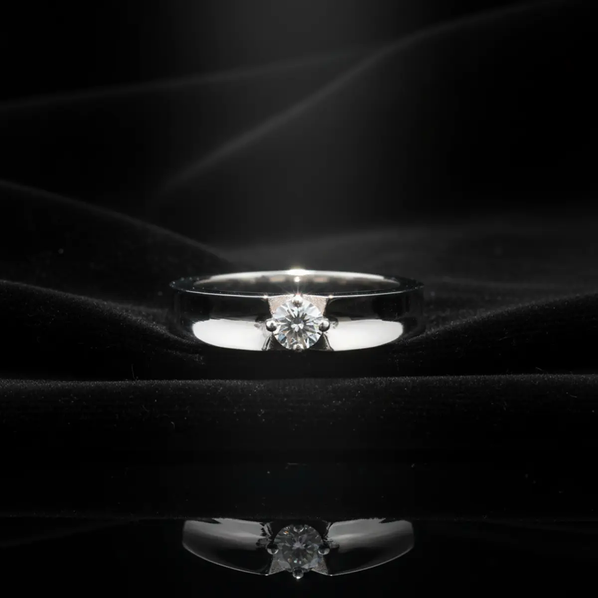 Transom Cut Module: A bold, open ring utilizing negative space and strong corners.